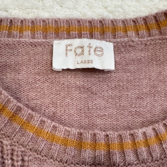Fate Lilac Cable Knit Sweater with Floral Sleeves Size L - Picture 3 of 10
